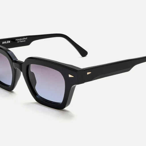 Boetie – G is for Glasses